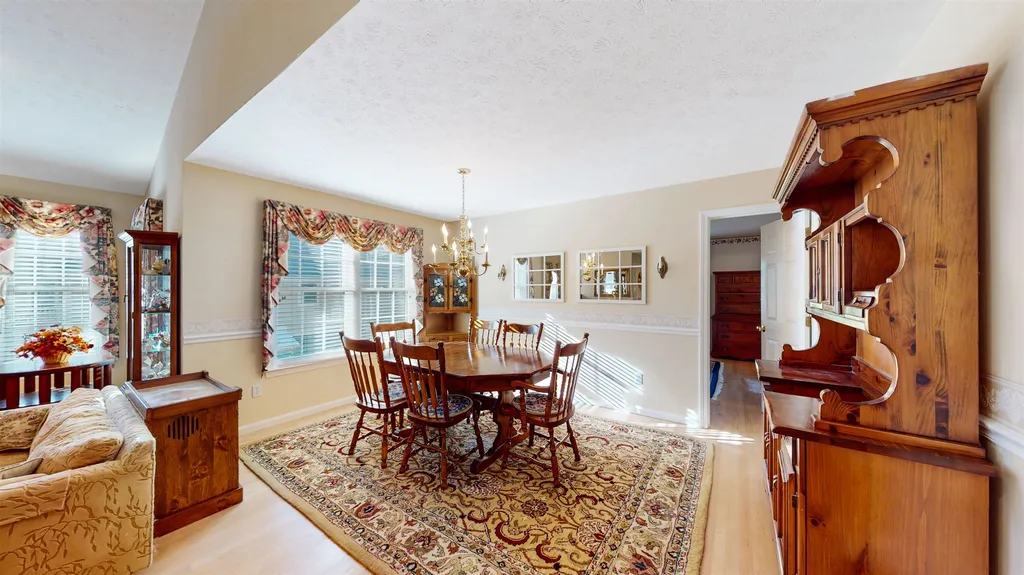 4 Turnberry Circle Bedford NH 03110