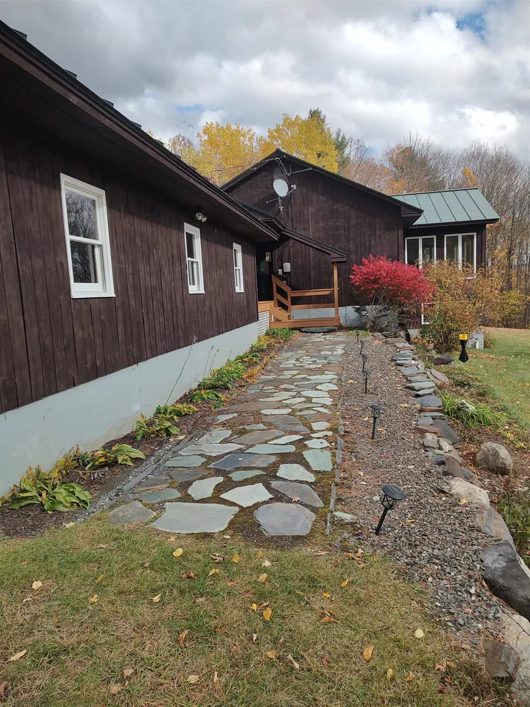 17 Angell Road Tunbridge VT 05077