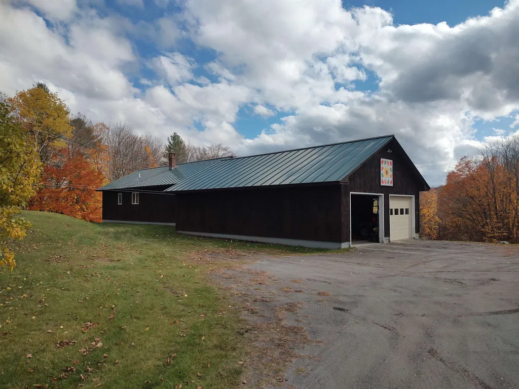 17 Angell Road Tunbridge VT 05077