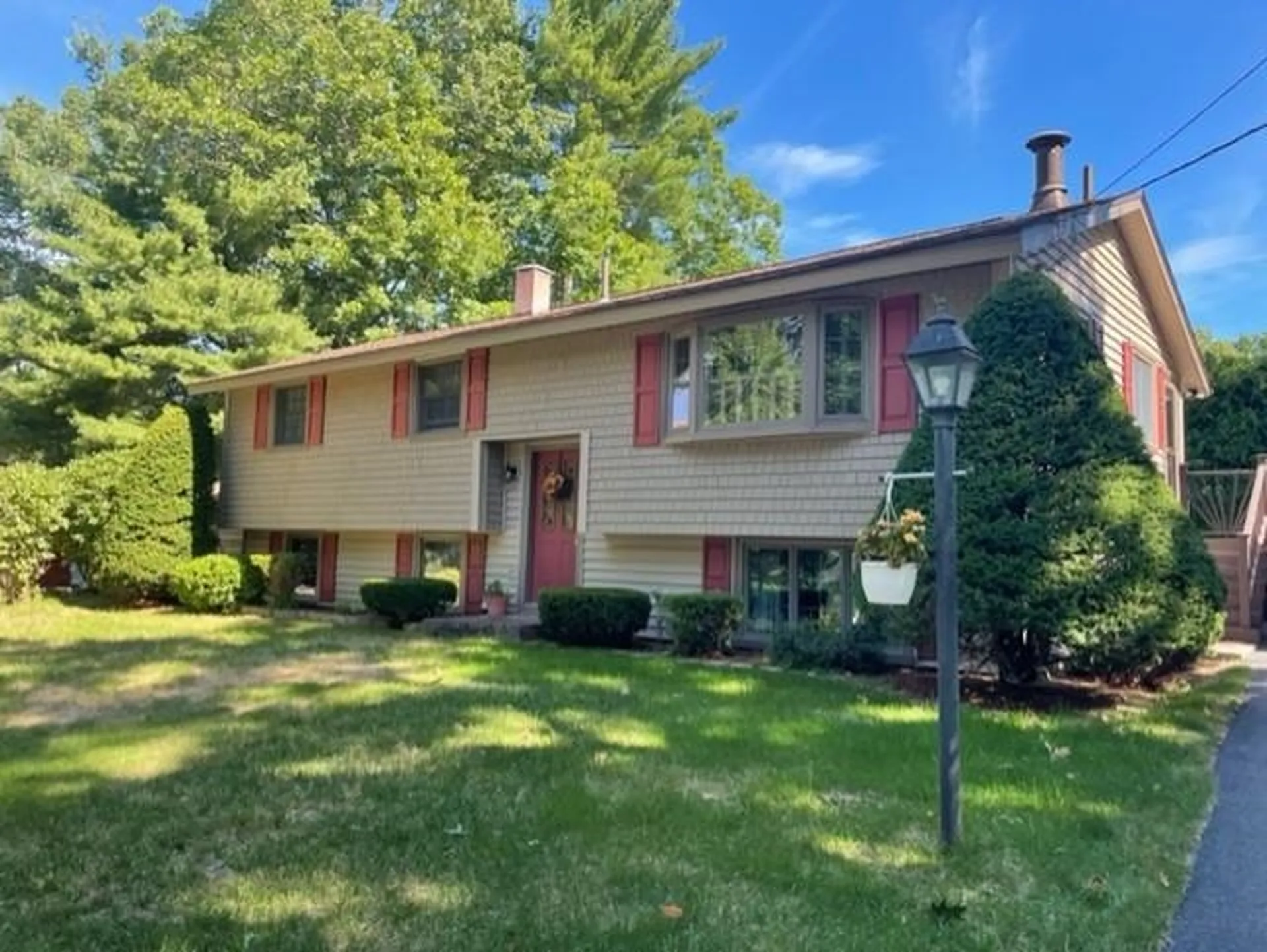68 Langholm Drive Nashua NH 03062