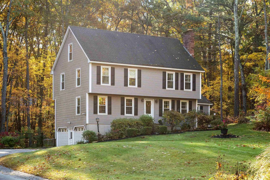 8 Spruce Street Londonderry NH 03053-3708