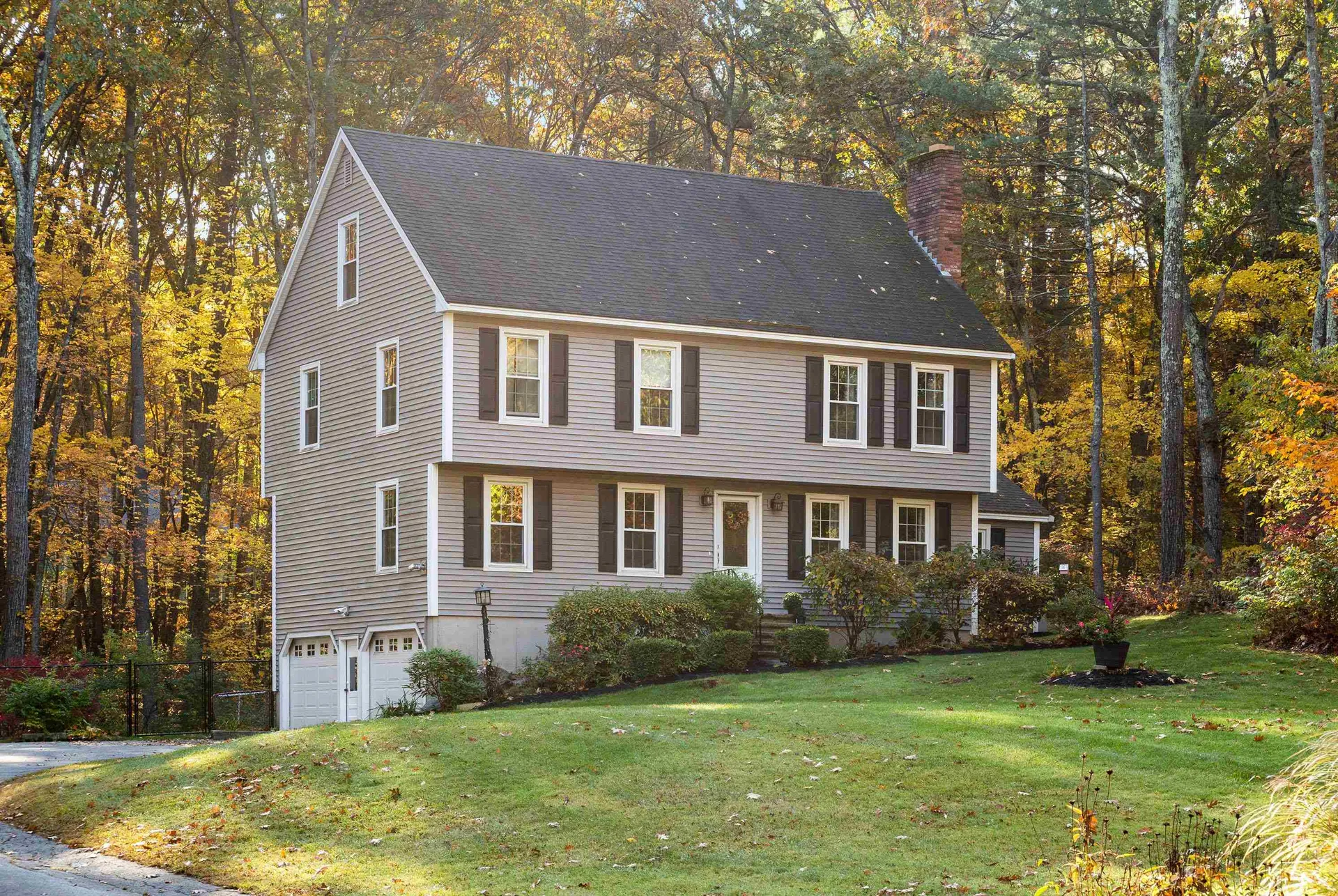 8 Spruce Street Londonderry NH 03053-3708
