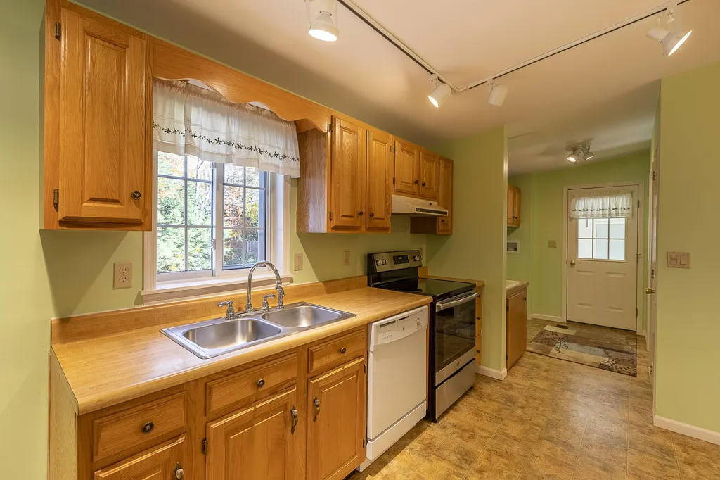14 Louis Lane Lincoln NH 03251