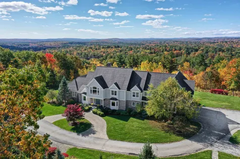 18 Grant Drive Bedford NH 03110