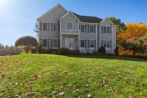 10 Seavey Pasture Road Stratham NH 03885
