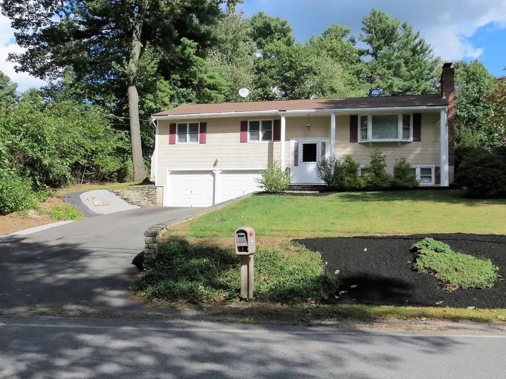 100 Musquash Road Hudson NH 03051
