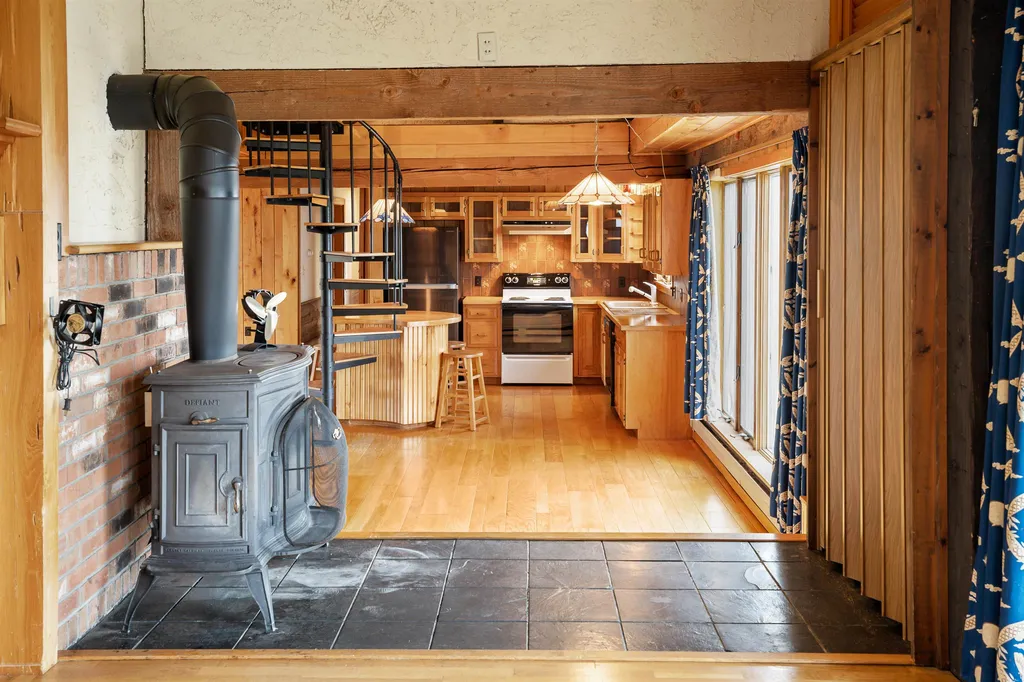 82 Sunset Rock Road Lebanon NH 03766