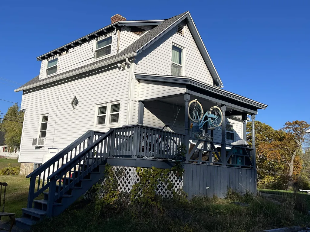 18 Ash Street Derry NH 03038
