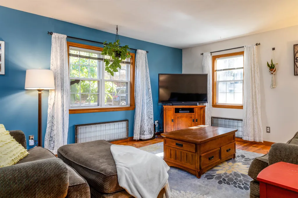 6 Hillside Street Somersworth NH 03878