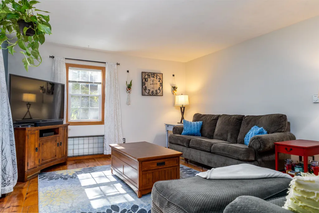 6 Hillside Street Somersworth NH 03878