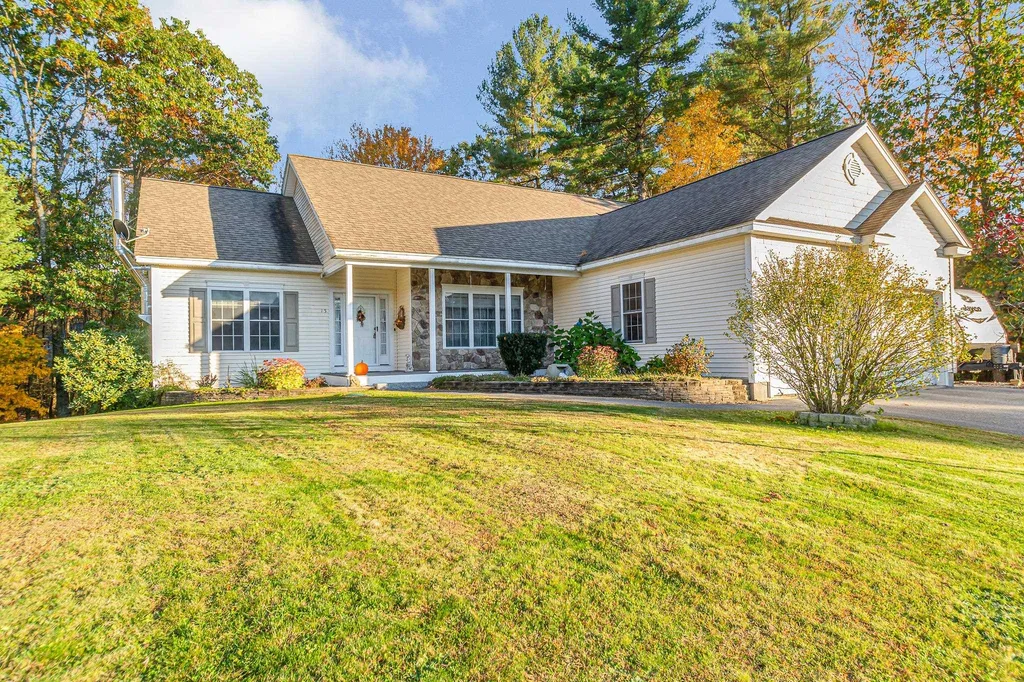 15 Goldfinch Drive Pelham NH 03076