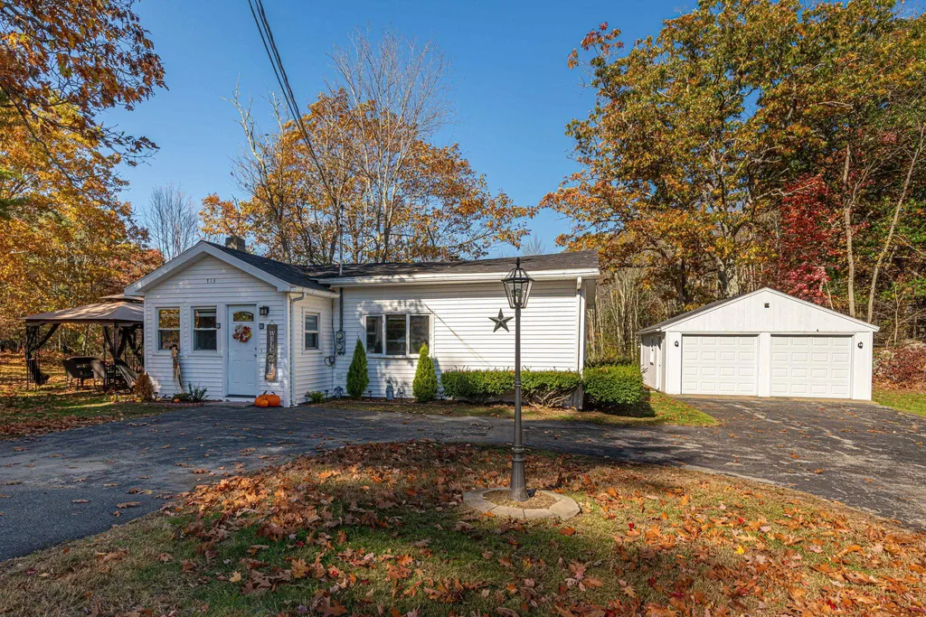 713 Chester Road Auburn NH 03032
