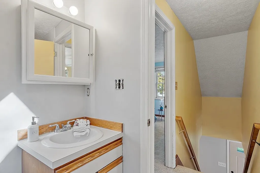 7 Winding Brook Lane Merrimack NH 03054