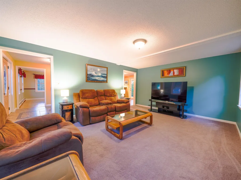 39 Royal Lane Londonderry NH 03053