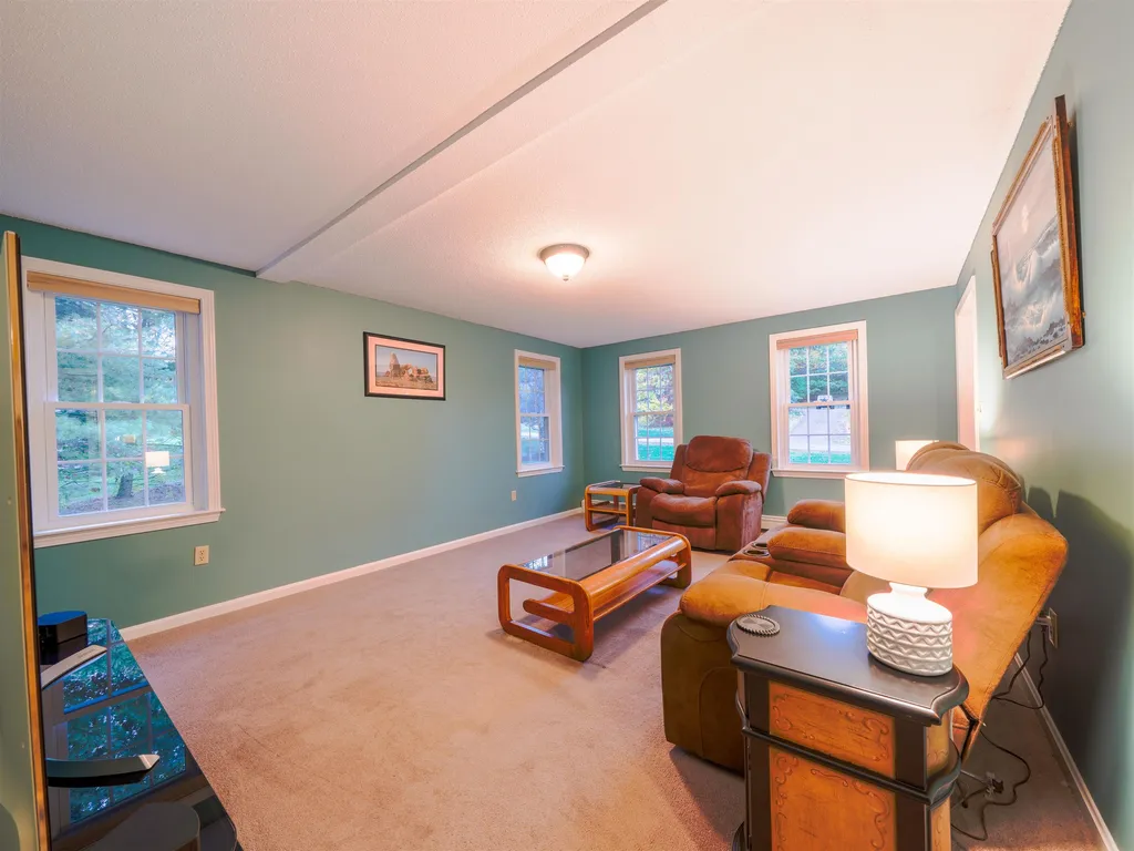 39 Royal Lane Londonderry NH 03053