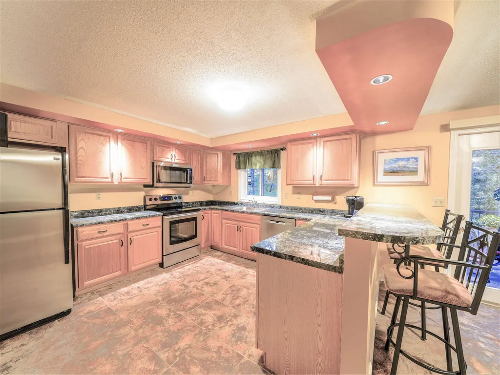 39 Royal Lane Londonderry NH 03053