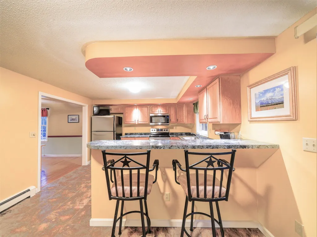 39 Royal Lane Londonderry NH 03053