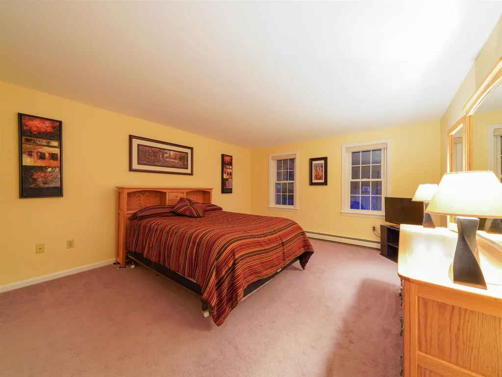 39 Royal Lane Londonderry NH 03053