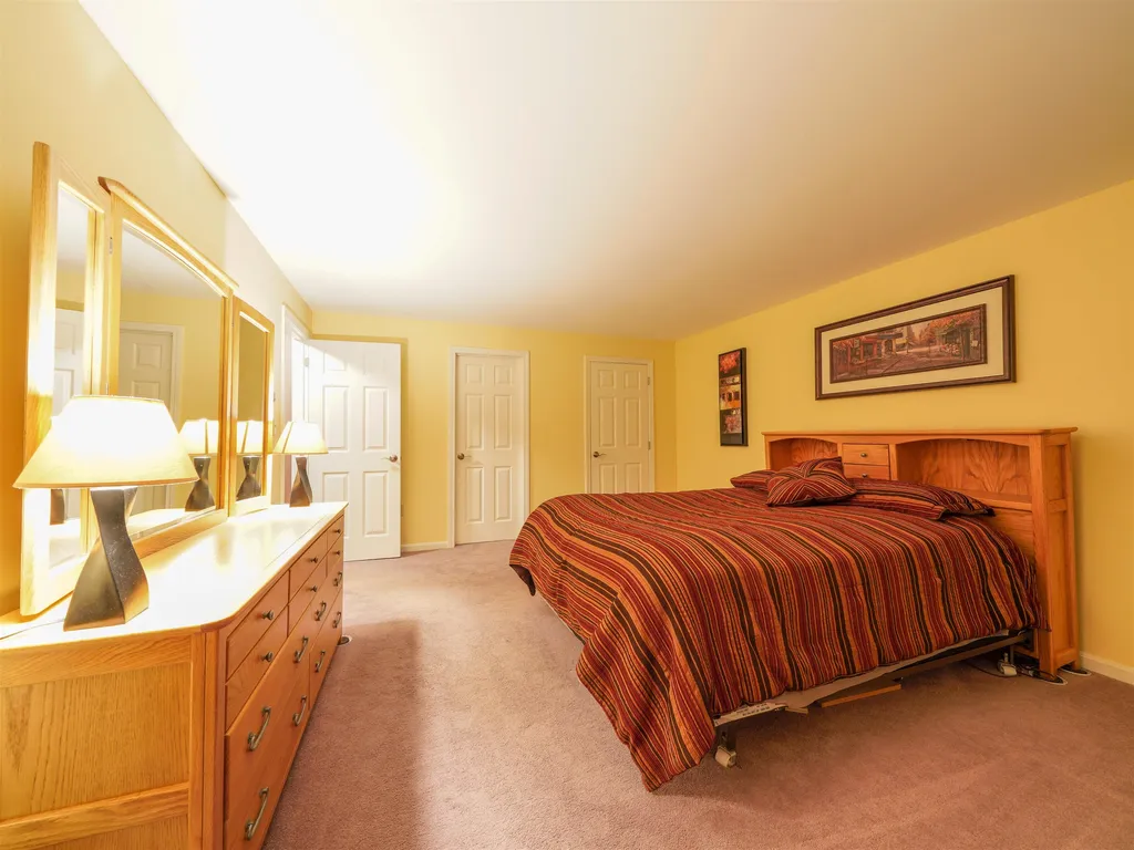 39 Royal Lane Londonderry NH 03053