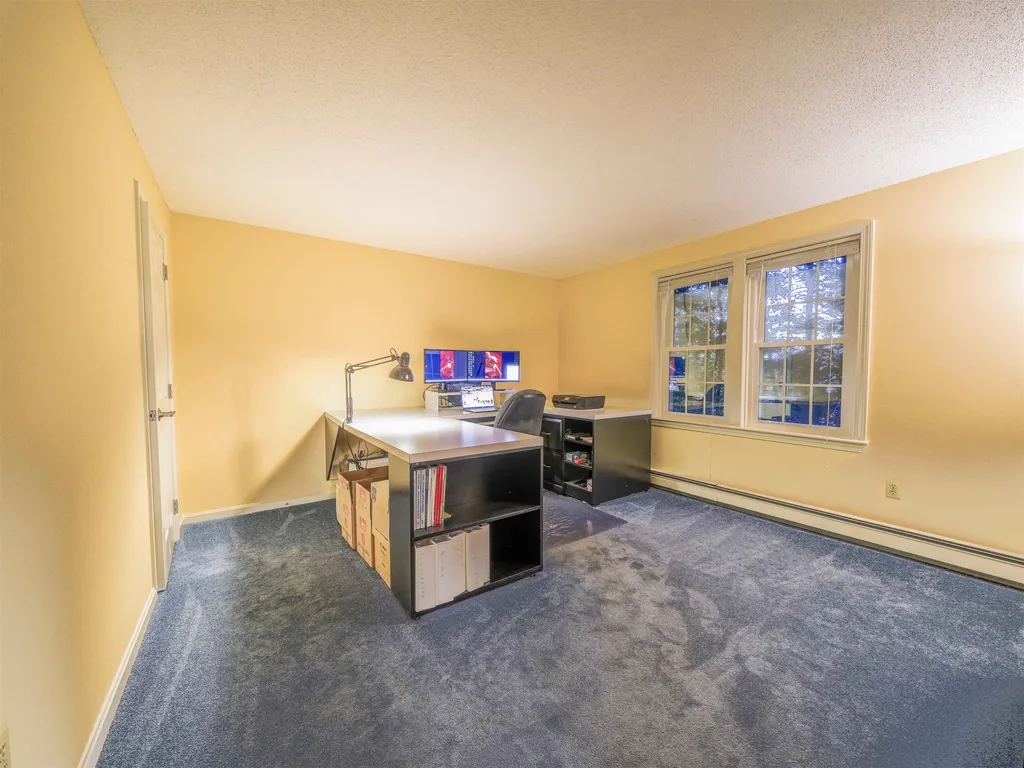 39 Royal Lane Londonderry NH 03053