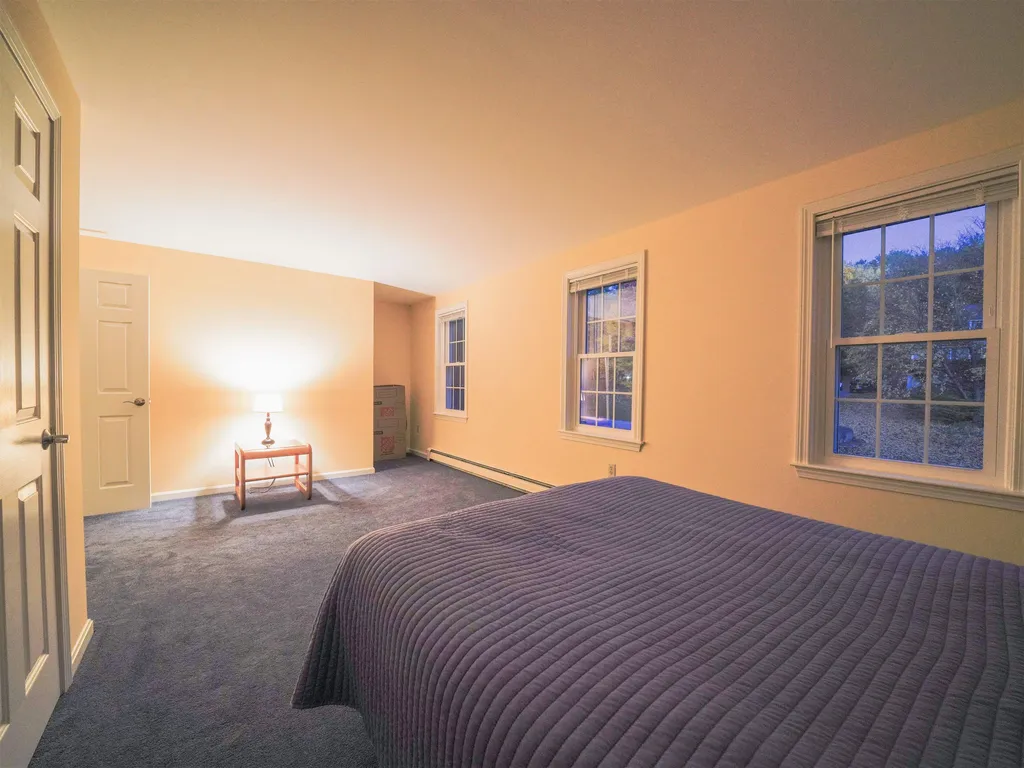 39 Royal Lane Londonderry NH 03053