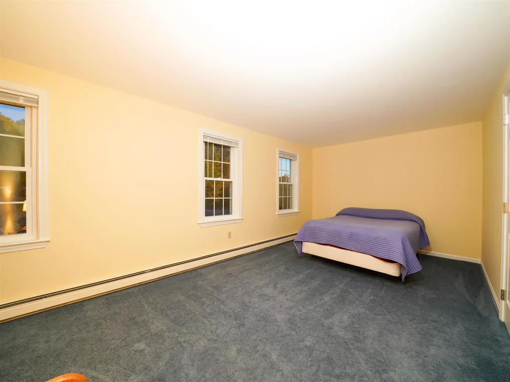 39 Royal Lane Londonderry NH 03053