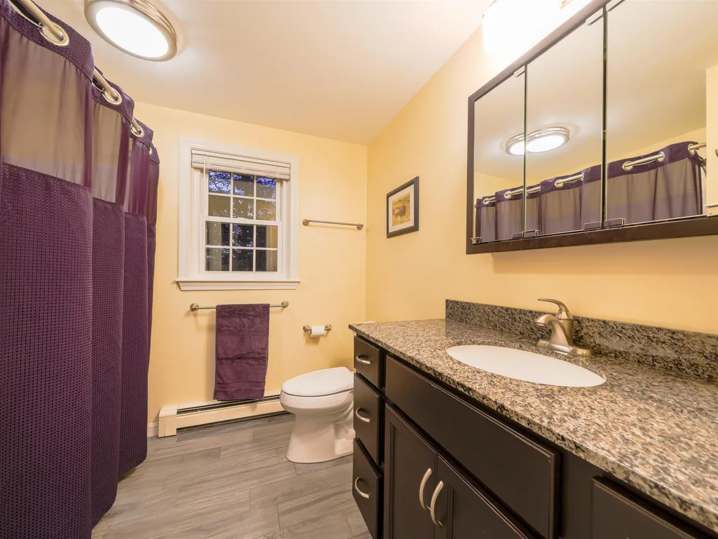 39 Royal Lane Londonderry NH 03053