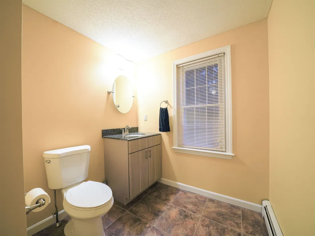 39 Royal Lane Londonderry NH 03053