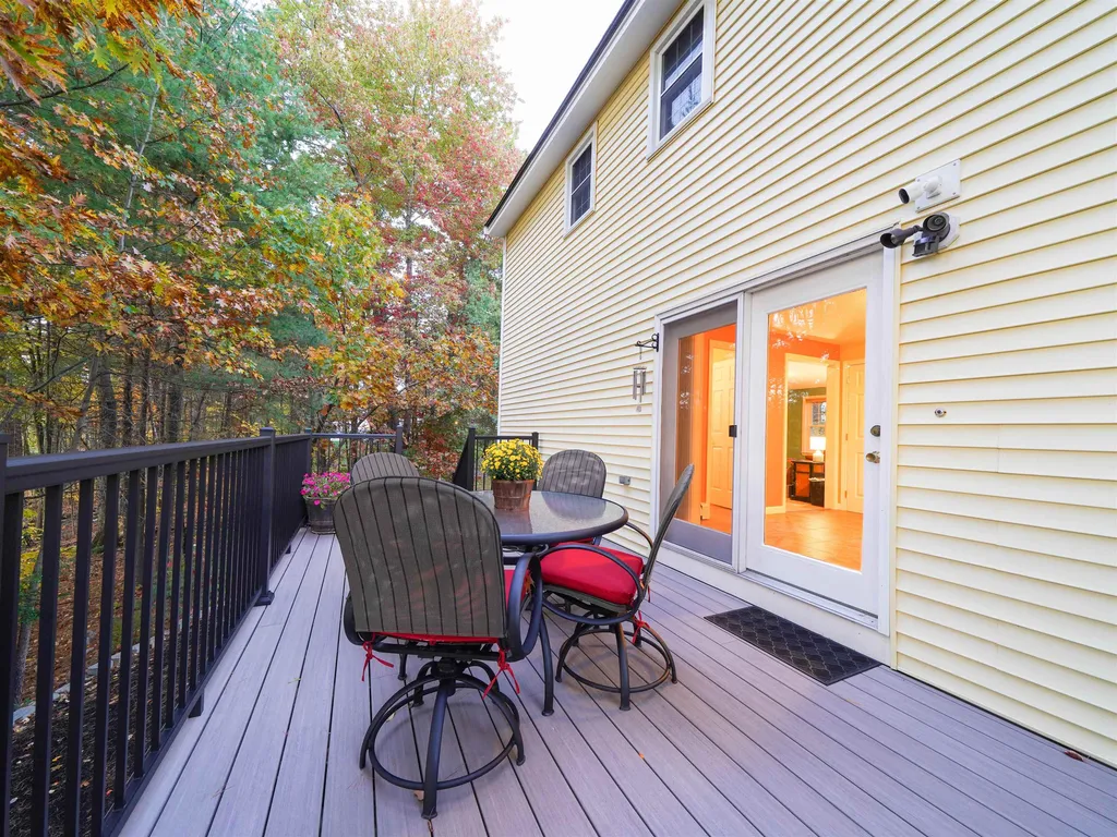 39 Royal Lane Londonderry NH 03053