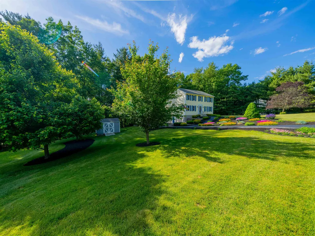 39 Royal Lane Londonderry NH 03053