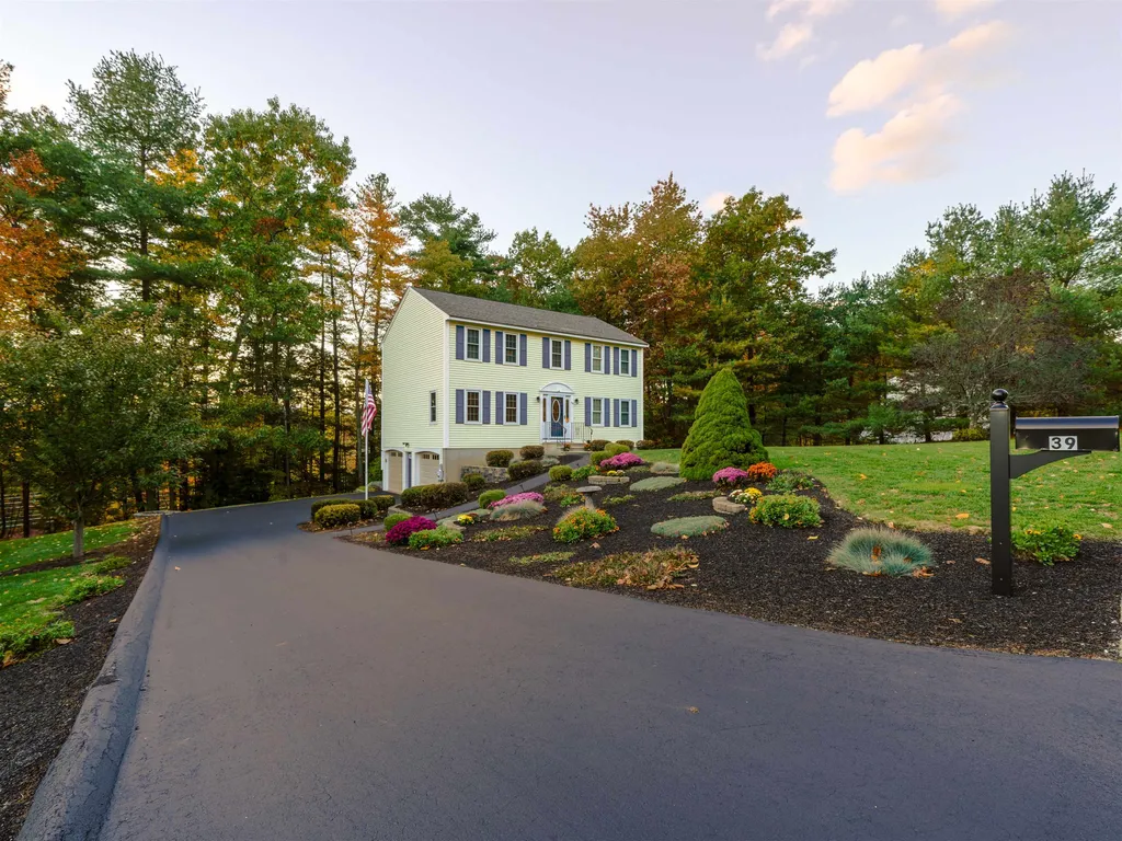 39 Royal Lane Londonderry NH 03053