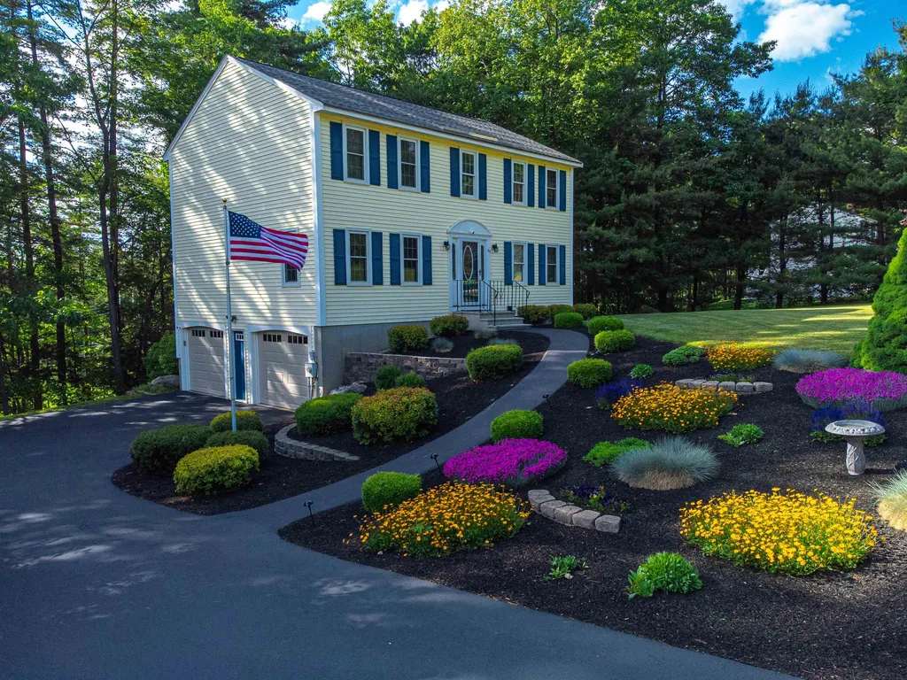 39 Royal Lane Londonderry NH 03053