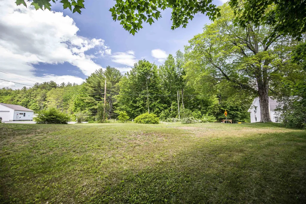 17 White Plains Road Webster NH 03303
