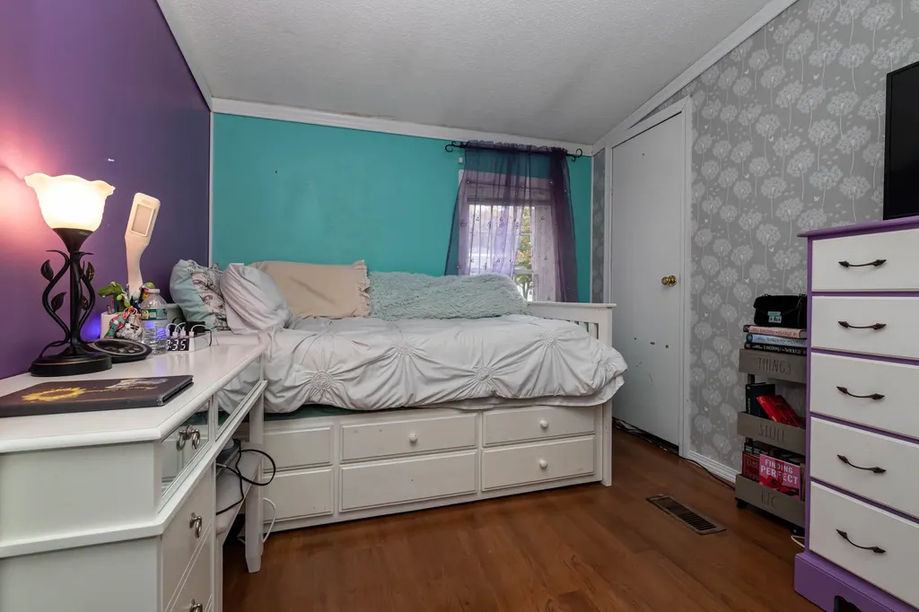 30 Pine Tree Terrace Derry NH 03038