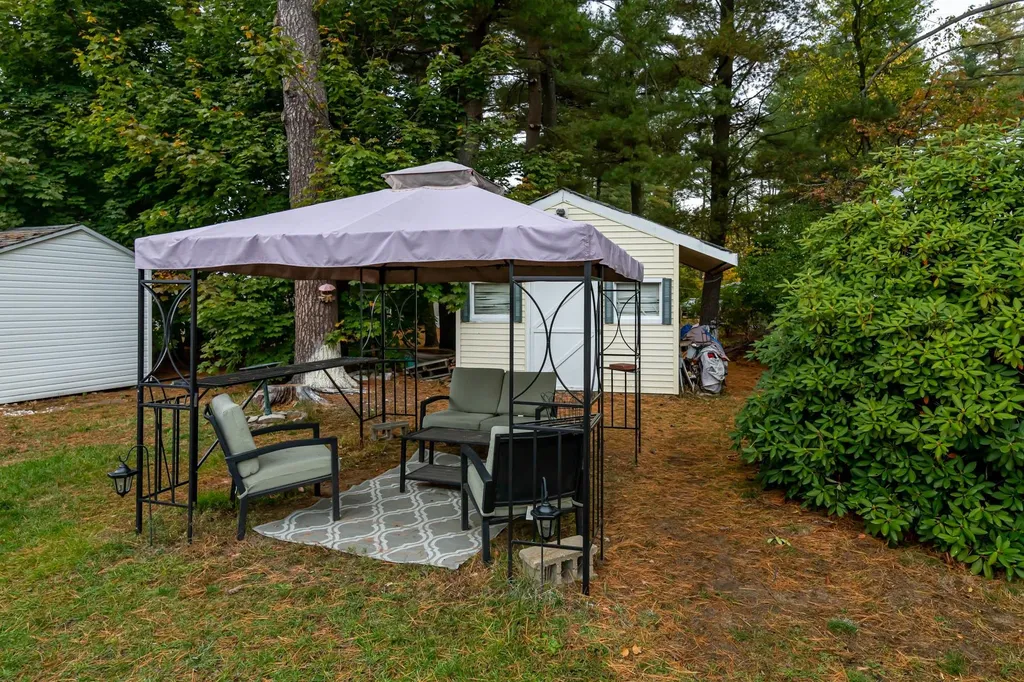 30 Pine Tree Terrace Derry NH 03038