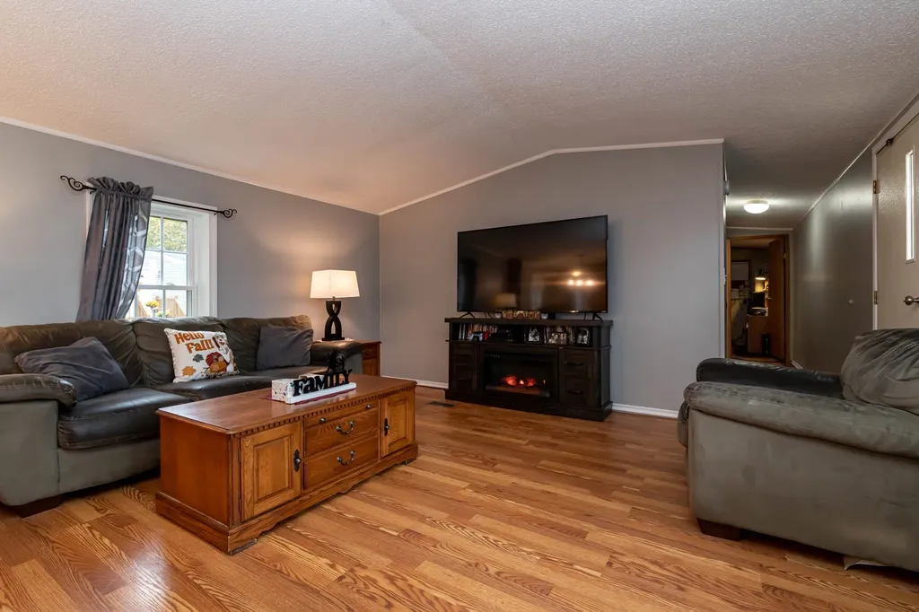 30 Pine Tree Terrace Derry NH 03038