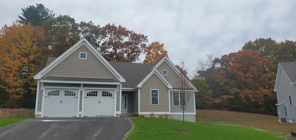54 Raspberry Lane Manchester NH 03104