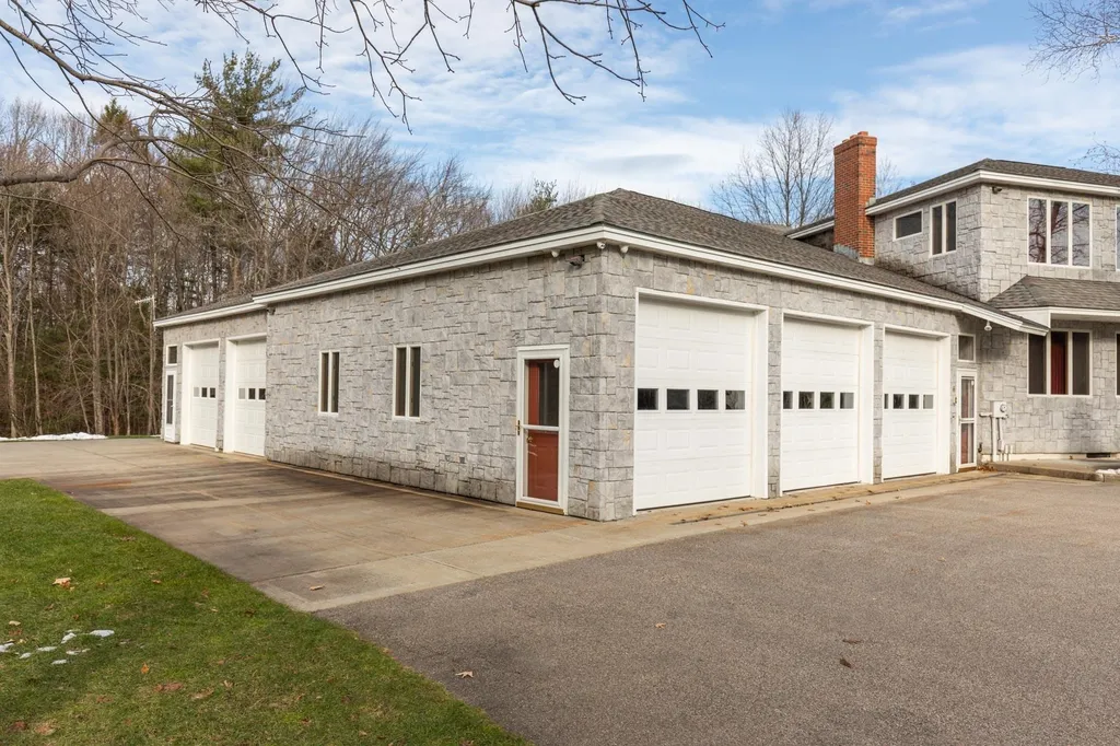 6 Drake Drive Greenland NH 03840