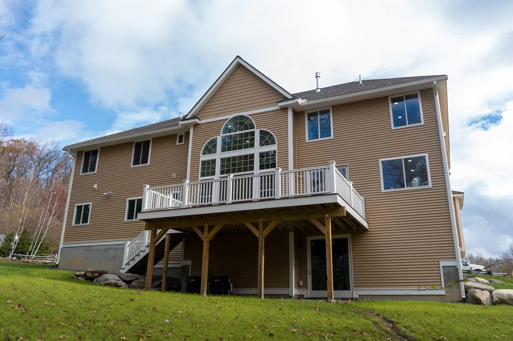 11 Nirvana Drive Salem NH 03079