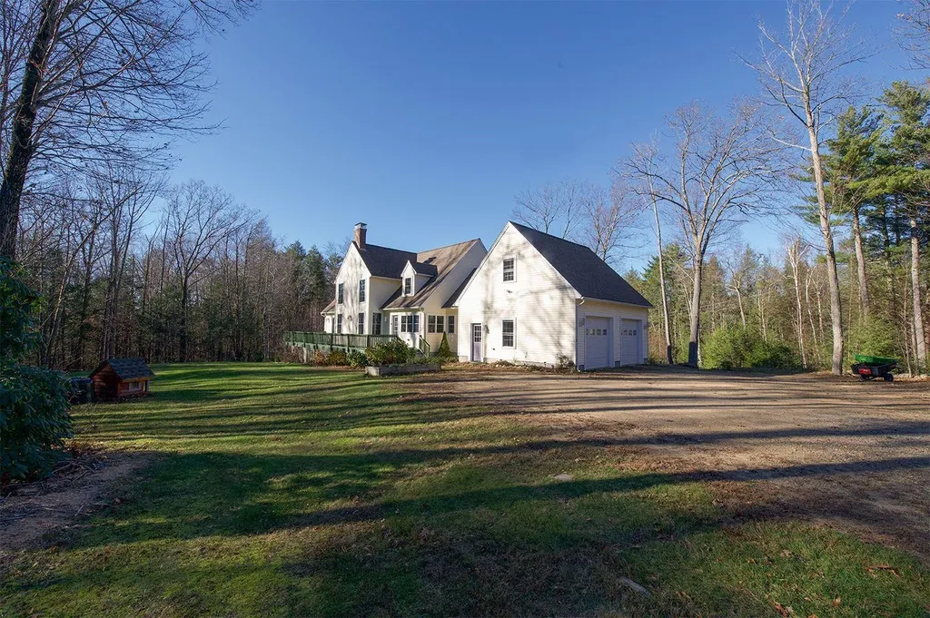 96 Harantis Lake Road Chester NH 03036