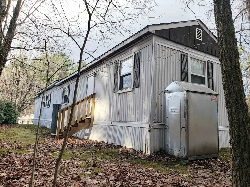 17 Bangor Street Nashua NH 03063