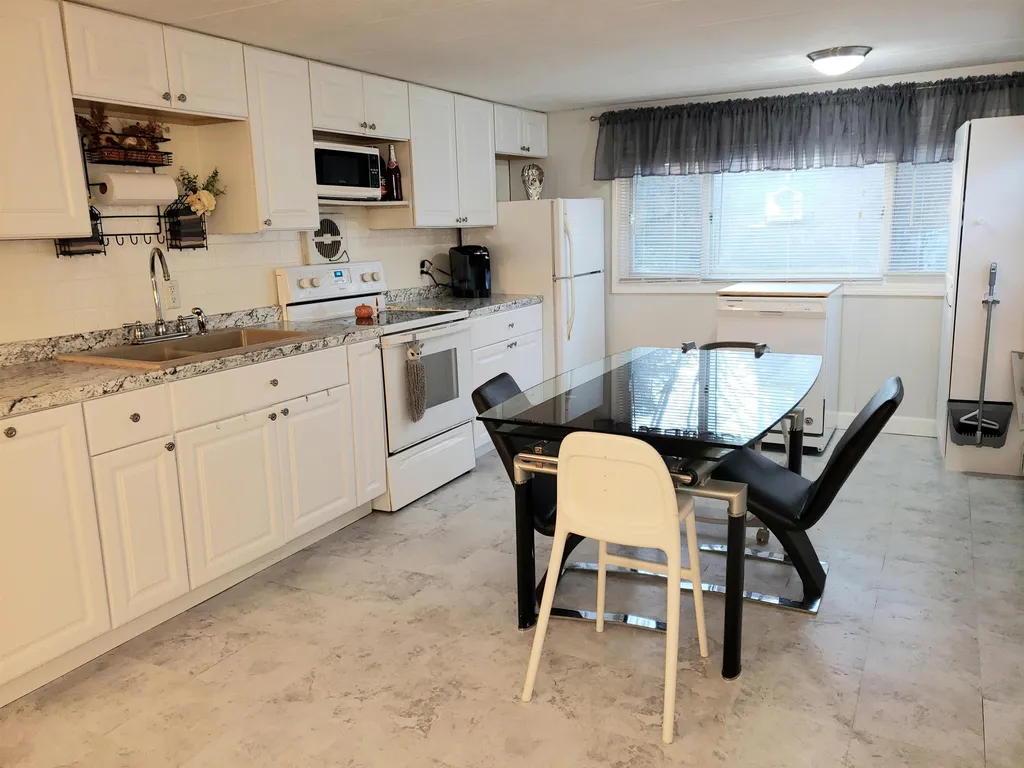 17 Bangor Street Nashua NH 03063
