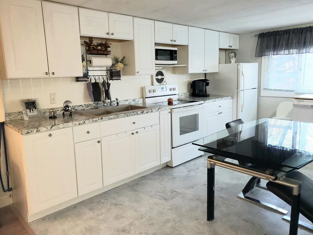 17 Bangor Street Nashua NH 03063