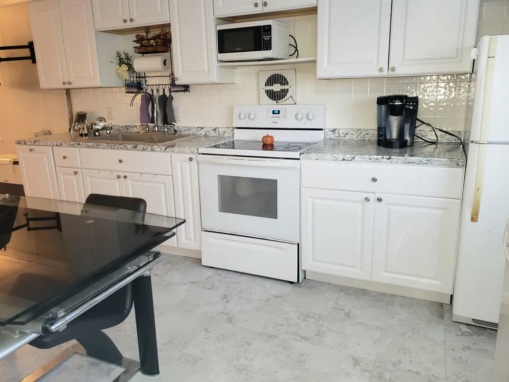 17 Bangor Street Nashua NH 03063