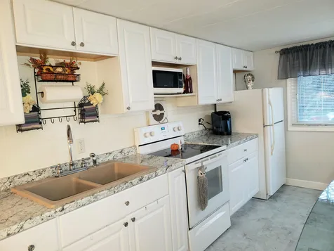 17 Bangor Street Nashua NH 03063