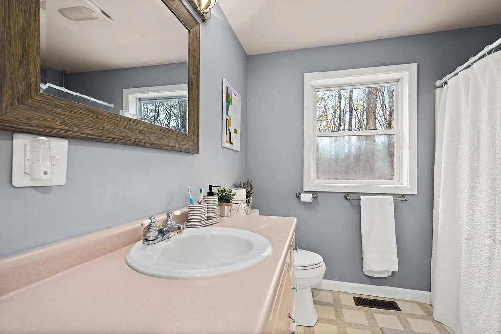 47 N Main Street Newton NH 03858