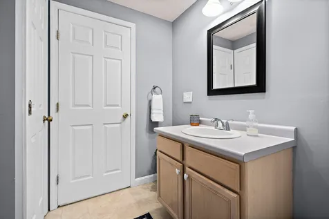 47 N Main Street Newton NH 03858