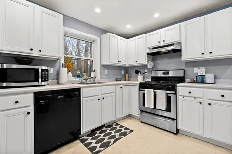 47 N Main Street Newton NH 03858