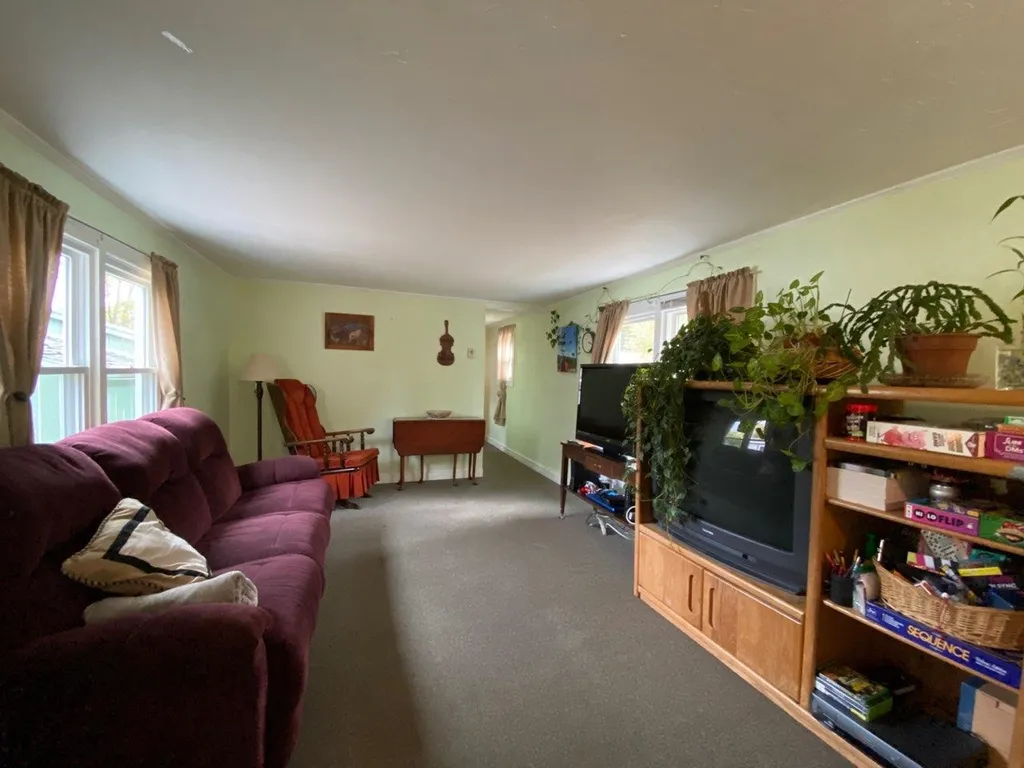 173 Preston Street Hillsborough NH 03244