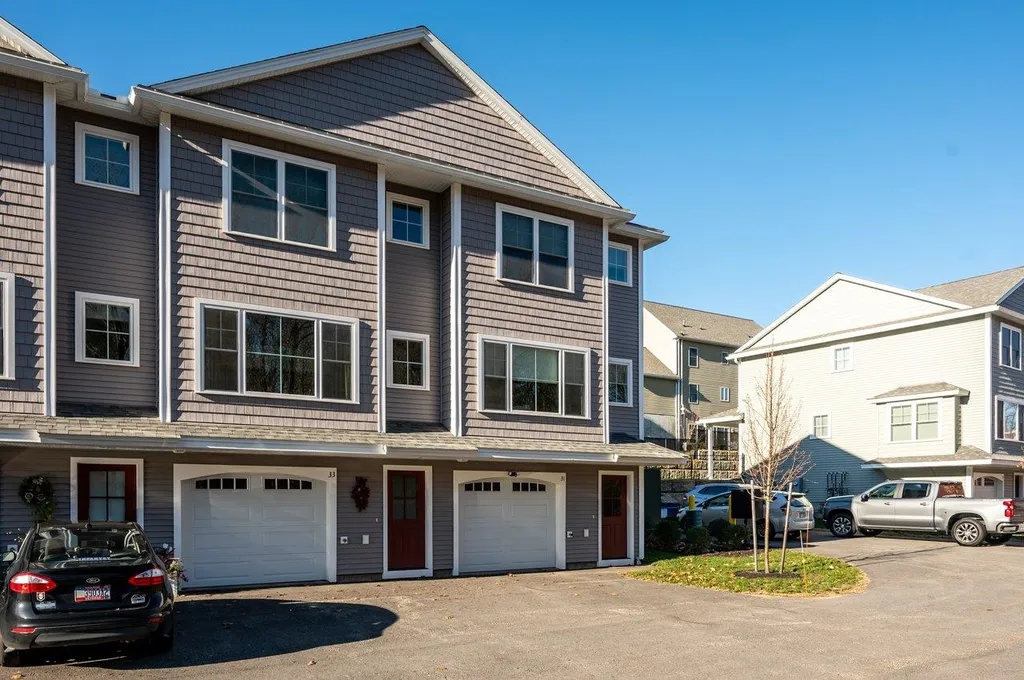 31 Fownes Mill Court Rochester NH 03867